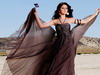 Selena Gomez isi vinde rochia din „A year without rain” in scop caritabil - FOTO&VIDEO