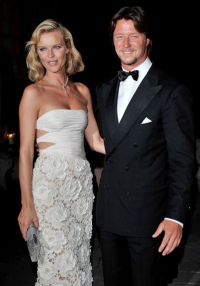 Eva Herzigova, insarcinata in luna a patra?