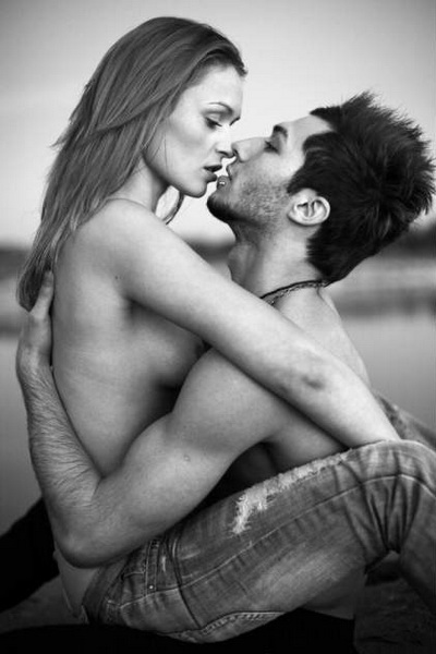 Amanarea primei partide de sex duce la o relatie mai puternica?