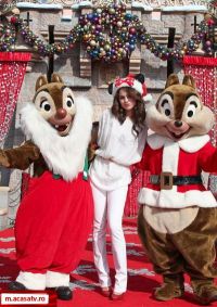 Selena Gomez – weekend la Disneyland – GALERIE FOTO