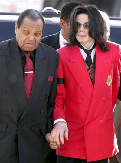 Tatal lui Michael Jackson, Joe Jackson, recunoaste ca si-a batut copiii