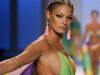 Valentina Pelinel: Am ramas fara fusta pe catwalk si mi s-a rupt tocul in show la Versace 