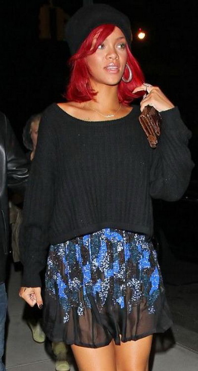 Rihanna: "F * ck You" - mesajul de pe colierul ei! Oare cui ii este adresat?