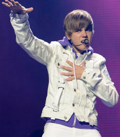 Justin Bieber marele castigator la AMA 2010. Vezi aici lista completa de castigatori!