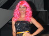 Adelina Pestritu a defilat pe podium imbracata in plastic, cu peruca roz - FOTO