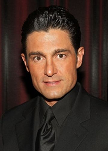 Fernando Colunga: "Gura lumii n-o sa ma faca sa-mi schimb felul in care imi traiesc viata"!