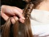 Iti doresti un look romantic de sarbatori? Incearca o impletitura speciala a parului!