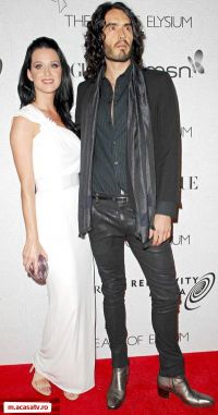 Russel Brand si Katy Perry au trei pisici carora o sa le cumpere cadouri de Craciun