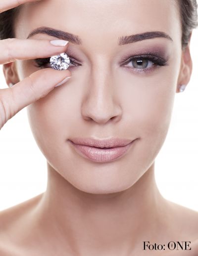  Andreea Raicu spune DA... unui diamant de un milion de euro  