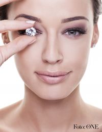  Andreea Raicu spune DA... unui diamant de un milion de euro  