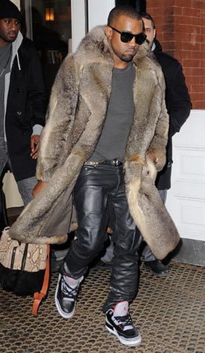 Kanye West cu blana bunicii prin oras! 