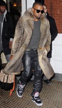 Kanye West cu blana bunicii prin oras! 