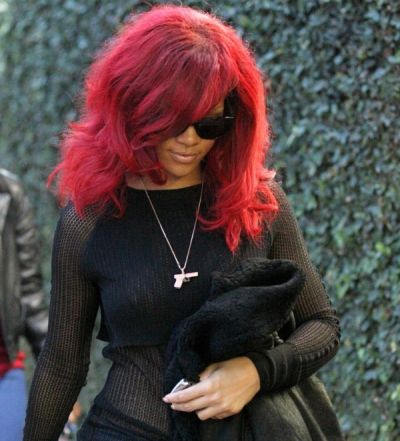 Rihanna cu pistolul la gat!