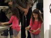 Katie Holmes si Suri, impreuna la cumparaturi de pantofi – GALERIE FOTO