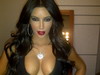Kim Kardashian isi arata trupul super hot pe Twitter!