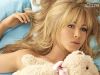 Jennifer Aniston, mai sexy ca niciodata: in pijama roz si cu sanii la vedere – GALERIE FOTO