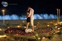 Maite Perroni si William Levy - noapte romantica pe plaja cu lumanari si petale de trandafiri - FOTO