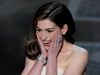 Anne Hathaway la Oscar 2011: stilata, dar neepilata