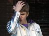 Justin Bieber, surprins cu fermoarul de la pantaloni deschis  