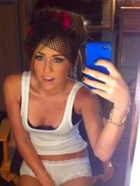 Miley Cyrus in chiloti... din nou! FOTO