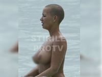 Fara inhibitii. Amber Rose ne arata piercing-urile din sfarcuri. FOTO