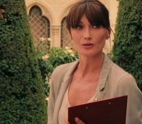 VIDEO Primele imagini cu sexy Carla Bruni, nevasta lui Sarkozy, in filmul lui Woody Allen, &ldquo;Midnight in Paris&rdquo;
