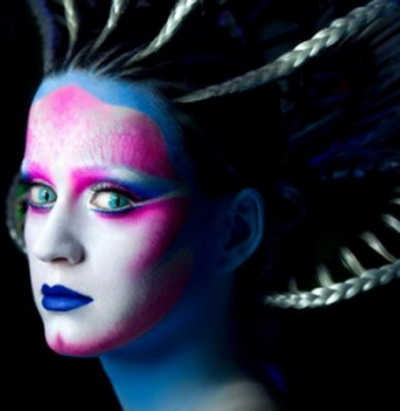 Katy Perry face istorie in topuri cu 'E.T.'!