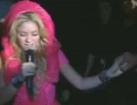 Shakira, talharita in timpul concertului