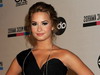 Demi Lovato: "Am inceput sa ma automutilez la 11 ani! Colegii ma agresau pentru ca eram grasa!"