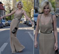 Look-ul zilei: Dana Rogoz, sexy si feminina intr-o rochie nude