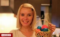Diana Dumitrescu a colorat "oua disco" pentru Paste - VIDEO