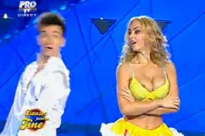 Inevitabilul s-a produs: Roxana, cu sfarcul la vedere la "Dansez pentru tine"!