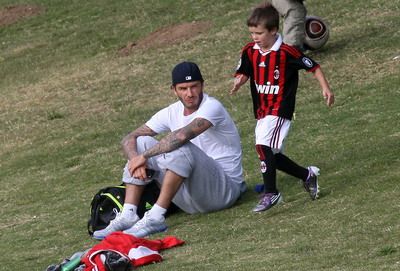 Beckham&nbsp;ii invata fotbal pe pustii sai! SUPER FOTO