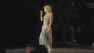 Cea mai tare declaratie de dragoste facuta de Shakira pentru Pique LIVE in concert! Vezi ce i-a cantat