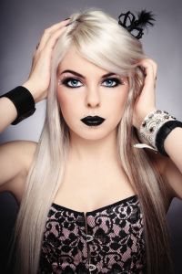 Tu cate piercinguri ai? Vj Oana si &ldquo;semnele&rdquo; de buna purtare in adolescenta