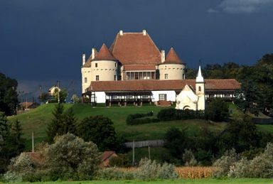 Ultima fita in materie de turism: nopti la castel