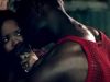 Rihanna socheza fanii: a impuscat un barbat in spate