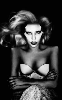 Lady GaGa e o femeie sensibila! Sufera cand trebuie sa cante melodia compusa pentru Luc Carl, fostul iubit! FOTO&VIDEO