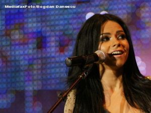  Inna, cu lenjeria intima la vedere pe covorul rosu. Rochia care a uimit la gala Balkan Music Awards