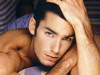 Aaron Diaz, internat din cauza excesului de munca