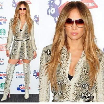 Dezastru vestimentar: J Lo in animal print. Parca ar fi un piton pe covorul rosu!