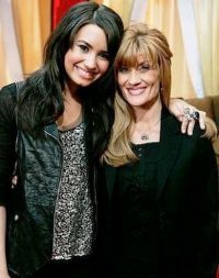 Demi Lovato si mama ei au tatuaje identice