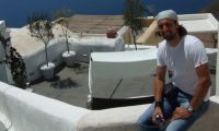 Denis Stefan – Vacanta in Santorini si la manastirile din Bucovina 