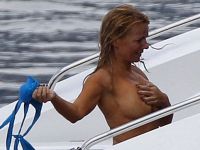 Mainile lui Geri Halliwell sunt prea mici ca sa-i acopere “rusinea”