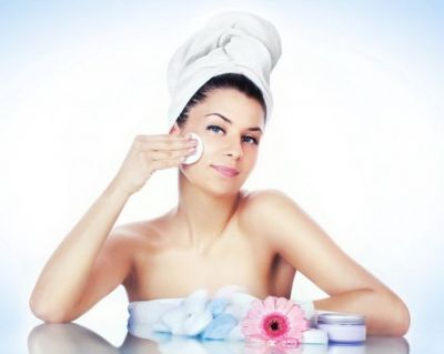 Punct ochit, punct lovit: cum sa scapi rapid de cosuri, puncte negre si excesul de sebum
