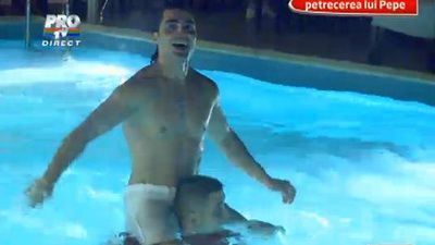  Cel mai tare chef! <span style="color: #f00">Vezi cum a petrecut Pepe de ziua lui</span>! Mesajul lui Liviu Varciu catre Oana Zavoranu! <span style="color: #f00">SUPER VIDEO</span>