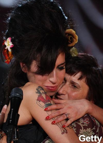 Inainte sa moara, Amy Winehouse i-a spus mamei sale ca o iubeste