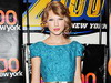 Taylor Swift - retro sweet! Iti place cum ii sta in rochia albastra?