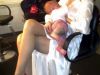 Miranda Kerr vrea sa-si alapteze bebelusul cat mai mult. Top 7 mamici celebre care si-au hranit copiii la san