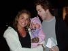 Cum a ajuns Robert Pattinson sa muste un bebelus de trei luni? VIDEO